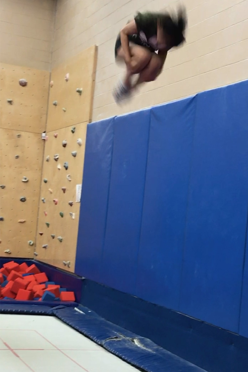 トランポリンの競技の様子2