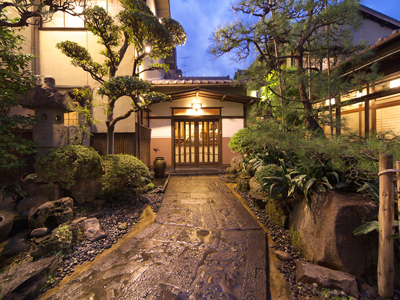 あつた蓬莱軒 本店の入り口の写真