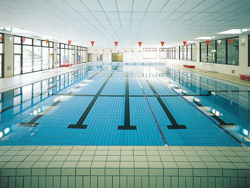 レインボープールの内観