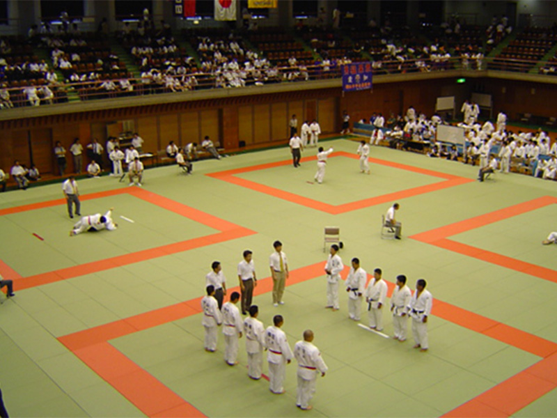 愛知県武道館での柔道の様子