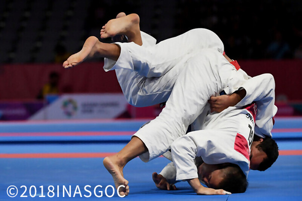 柔術の競技風景
