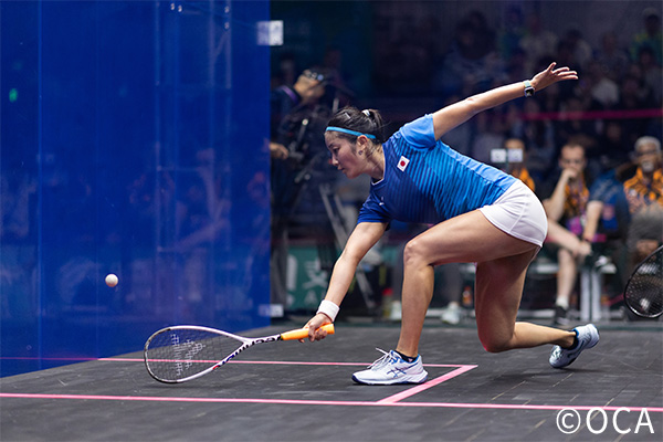 スカッシュの競技風景