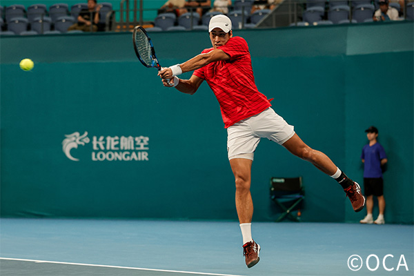 テニスの競技風景