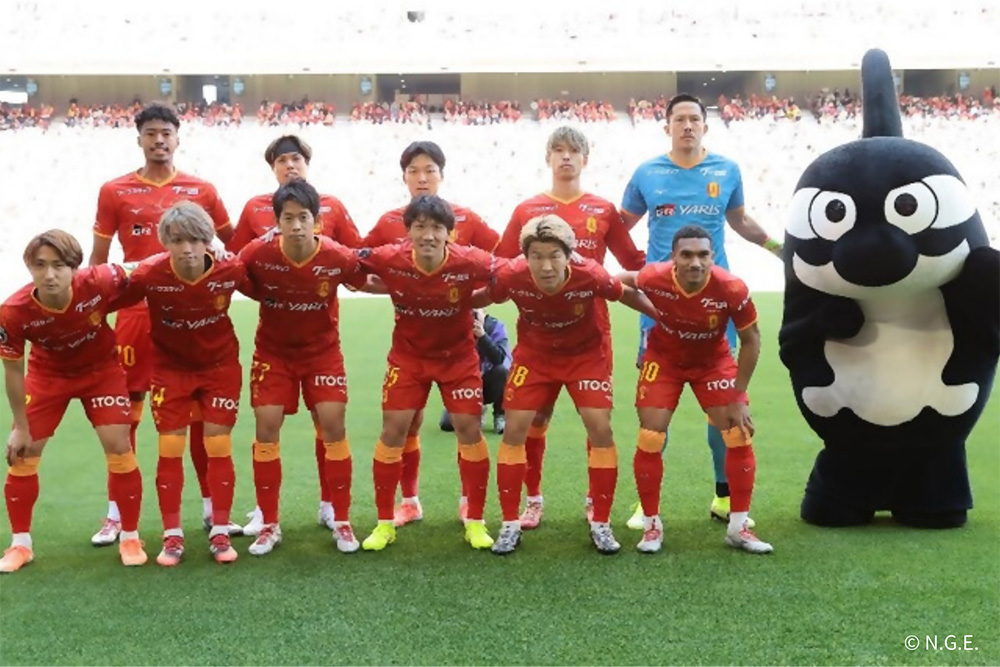 名古屋グランパスの選手集合写真